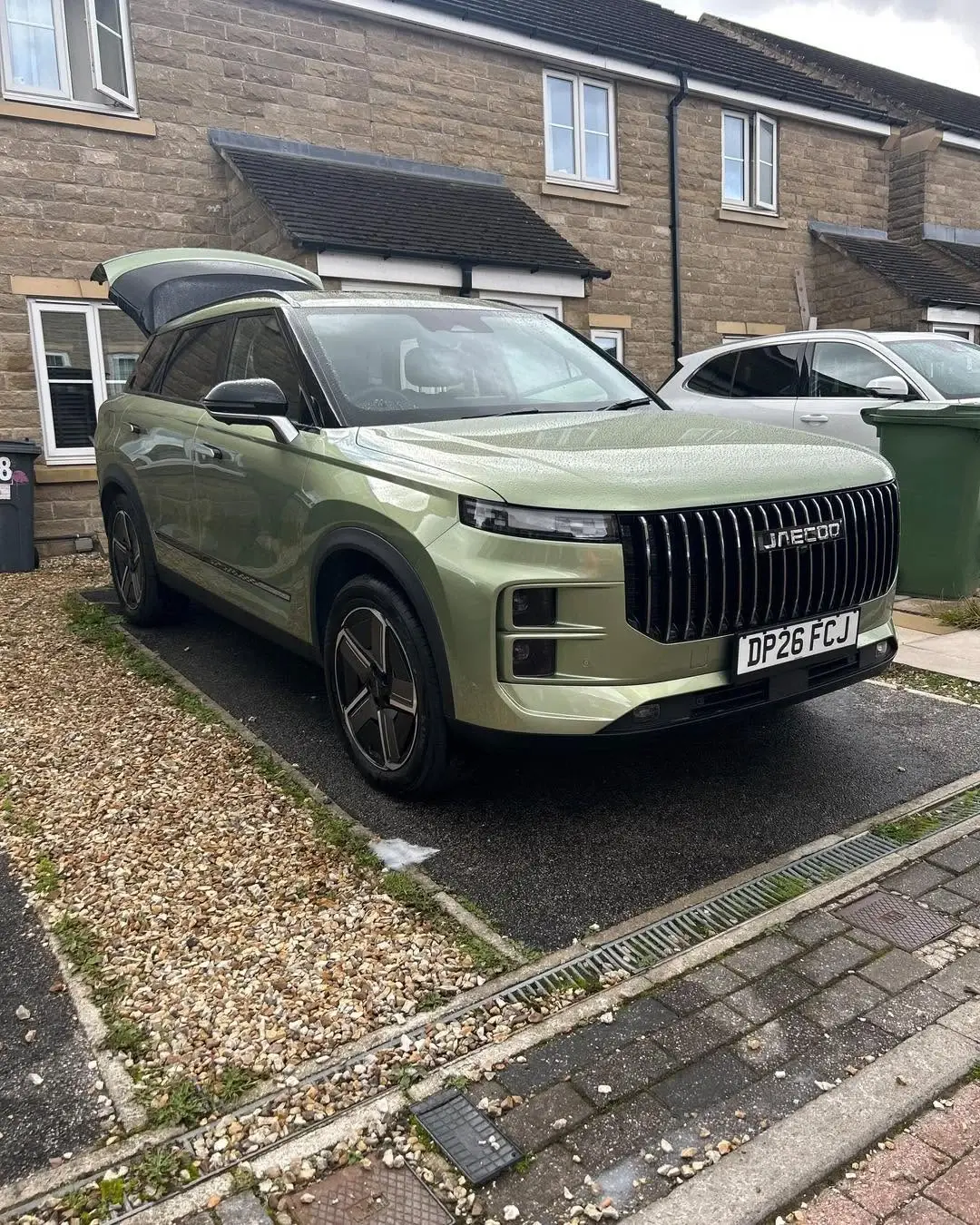 Green SUV with glossy paintwork and clean wheels